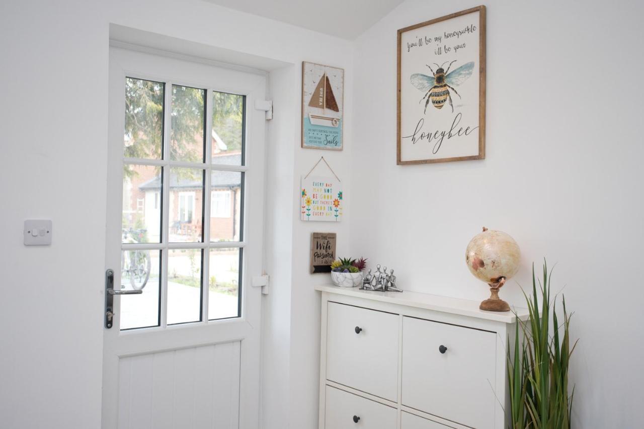 The Bearded Goat Den - A Rural Retreat At This Modern Holiday Cottage Saint Leonards Eksteriør billede